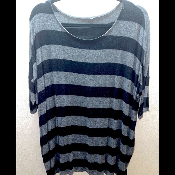 𝅺GRAY/BLACK WIDE STRIPED PIKO STYLE DOLMAN TOP WITH POCKETS SIZE Large - Picture 1 of 2